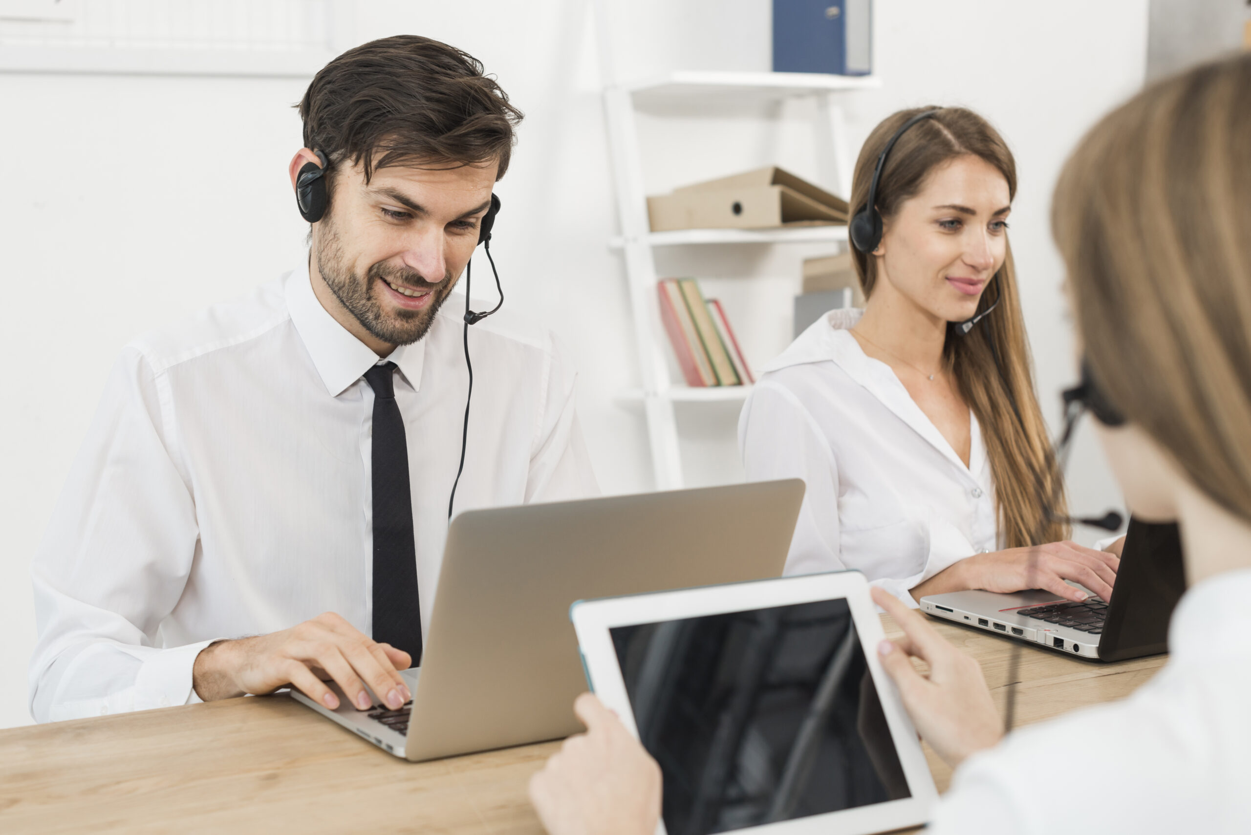 people-working-call-center (1)